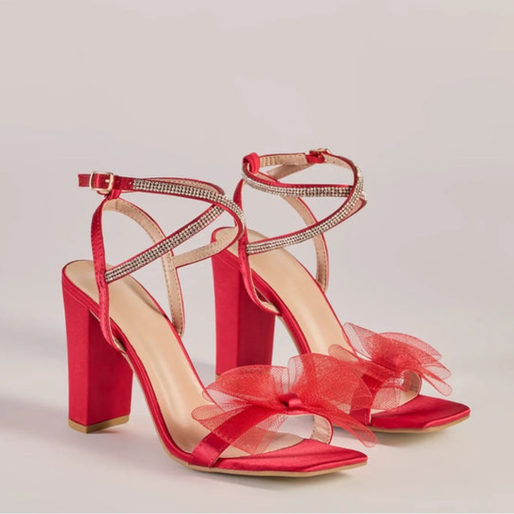 Sexy red 💎✨Valentine’s Day size 9 So Lovely Bow Rhinestone Satin Block 👠 heels❤️